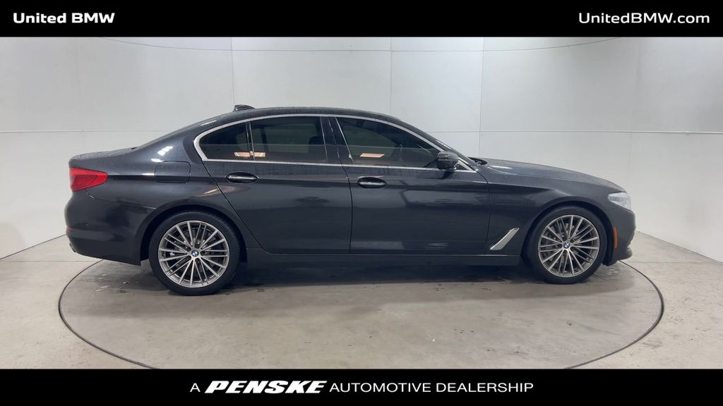 2018 BMW 5 Series 540i xDrive 9