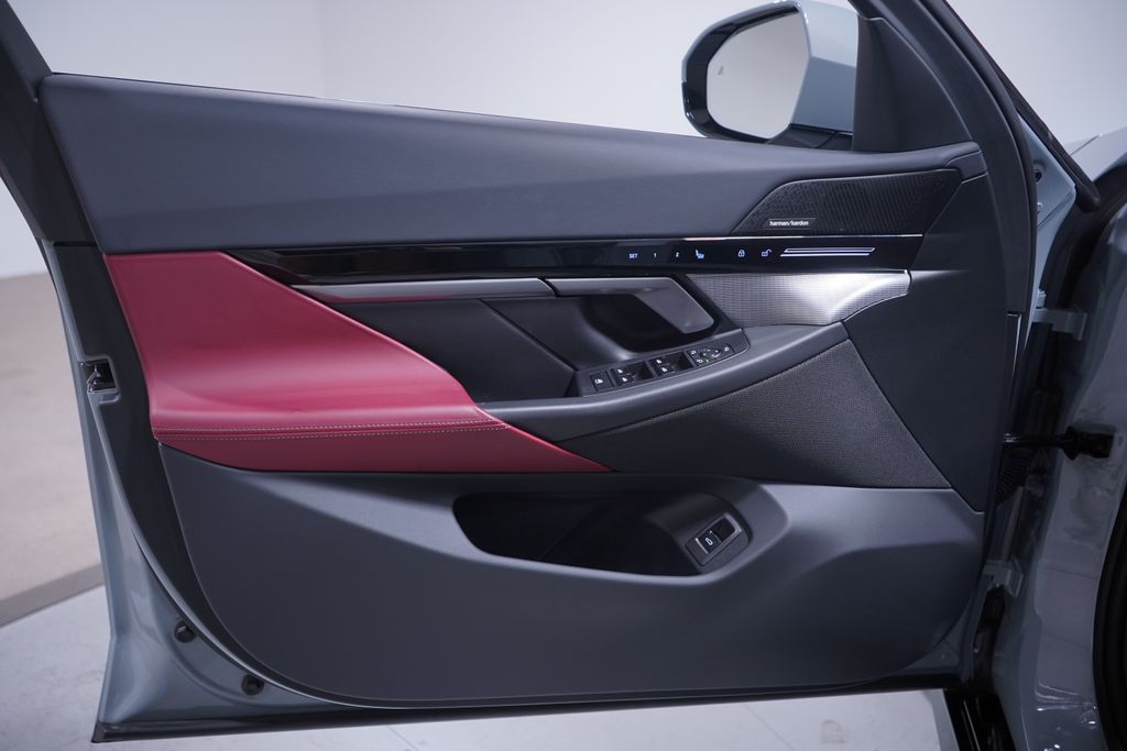 Thumbnail: 2025 BMW 5 Series - 15