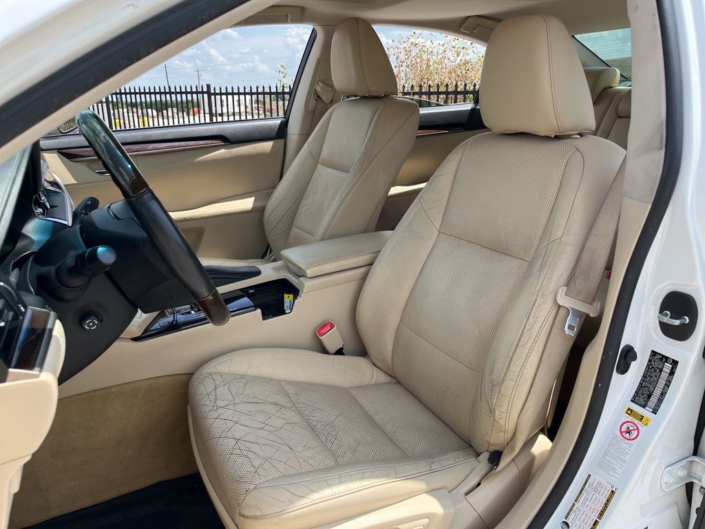 Thumbnail: 2013 Lexus ES - 25