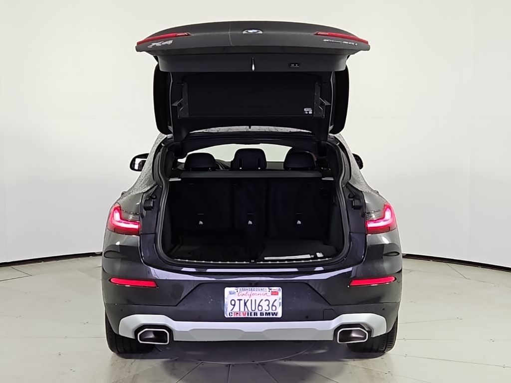 Thumbnail: 2025 BMW X4 - 10