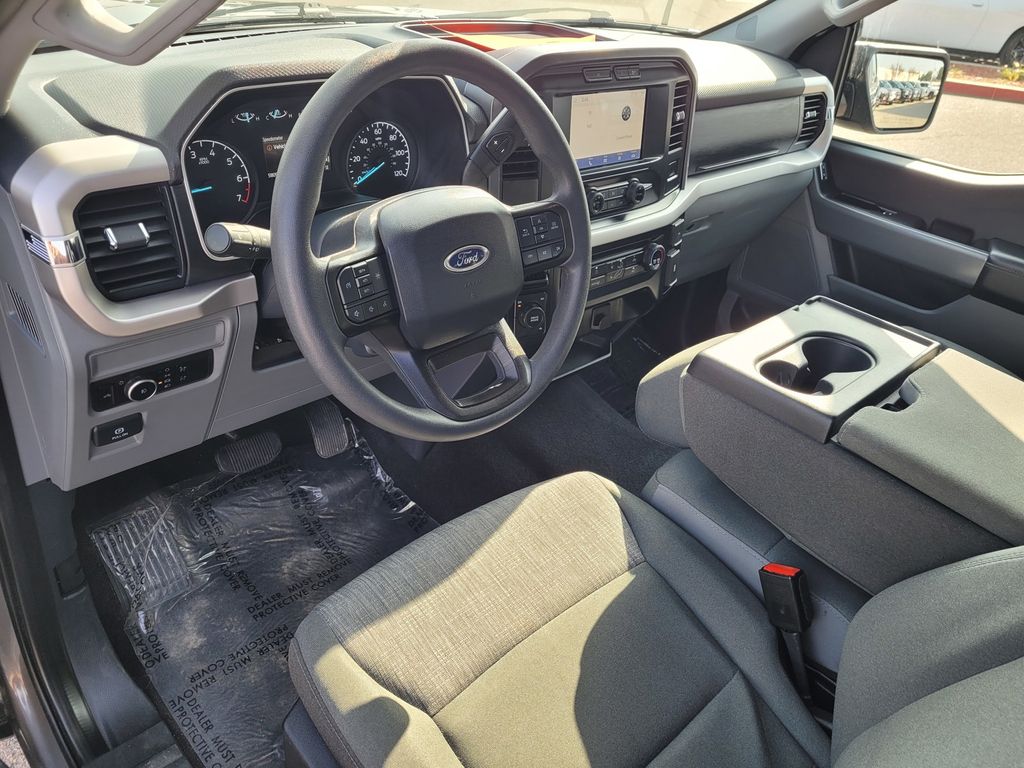 View vehicle photo 7