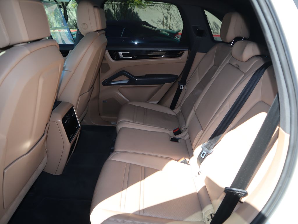 Thumbnail: 2020 Porsche Cayenne - 11