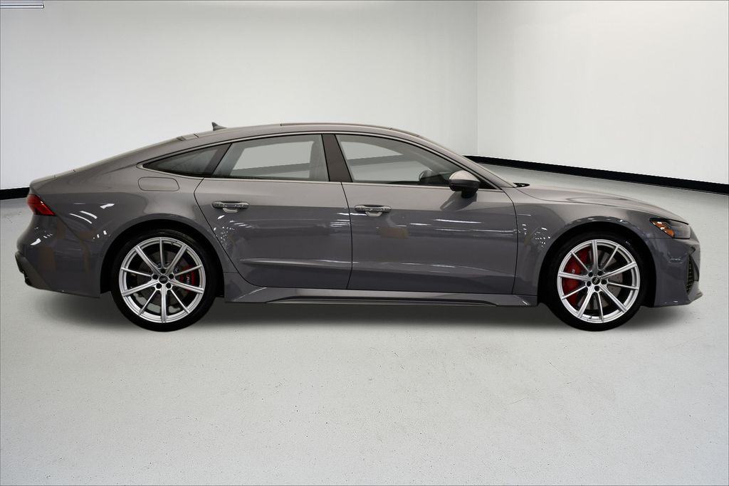 Thumbnail: 2026 Audi RS 7 - 6