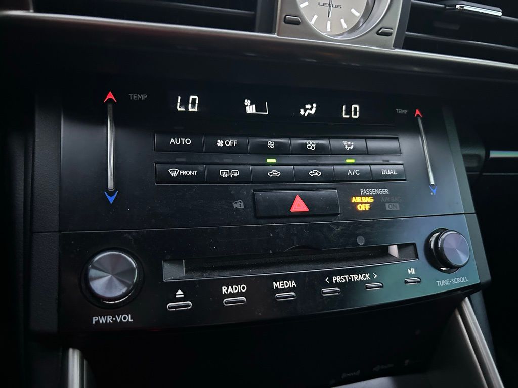 Thumbnail: 2014 Lexus IS - 24