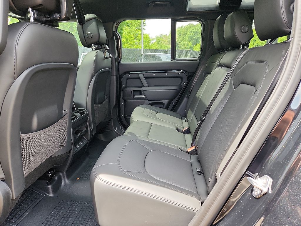 2025 Land Rover Defender 110 5