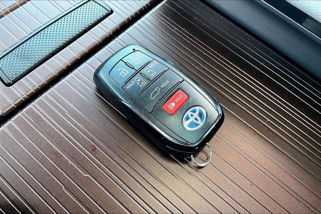 Used 2023 Toyota Sienna Van