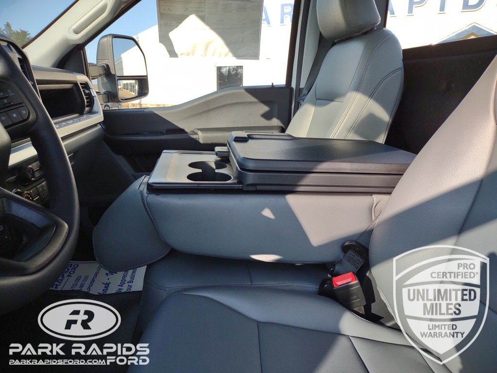 2025 Ford F-250SD XLT photo