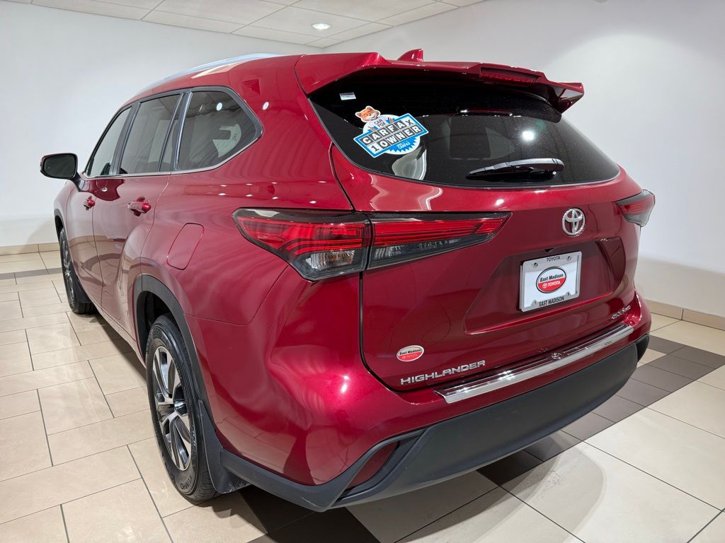Thumbnail: 2023 Toyota Highlander - 3