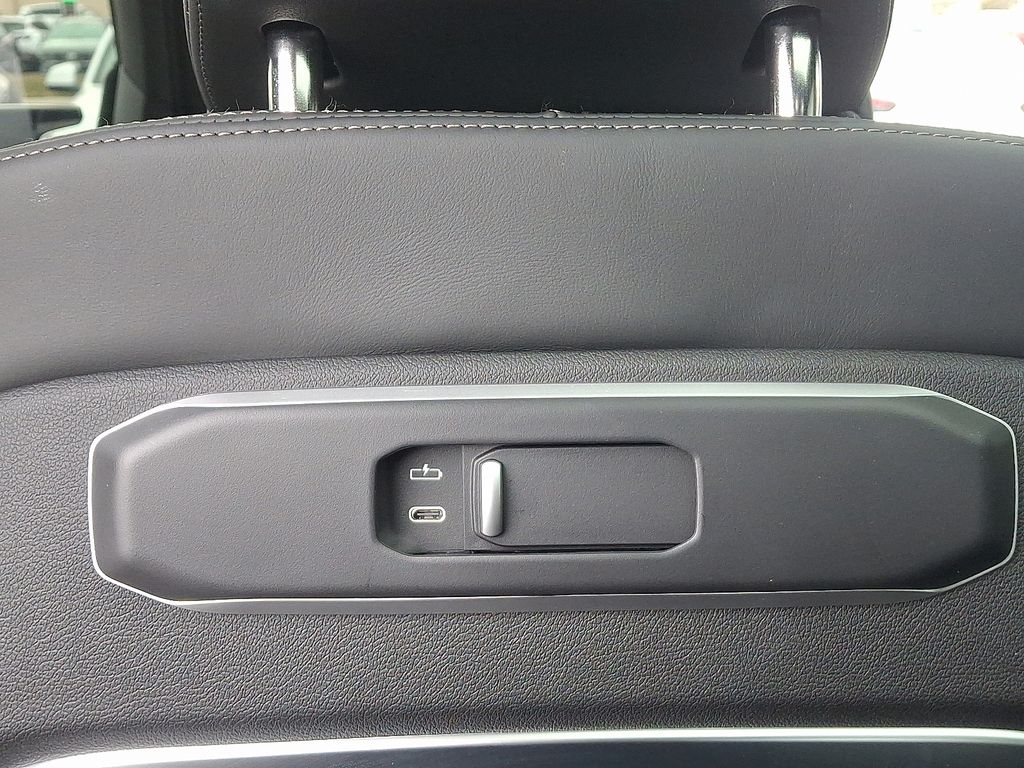 Thumbnail: 2025 BMW X7 - 13