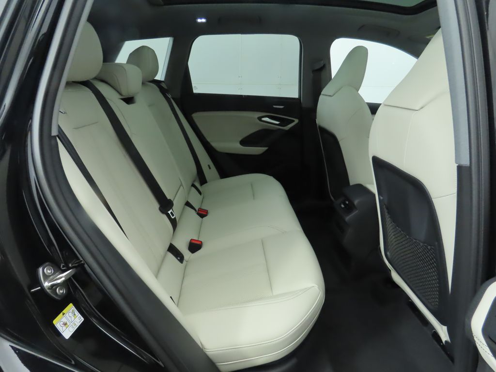 2025 Audi Q6 e-tron Premium 24