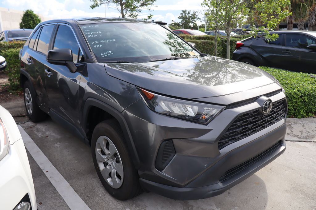 2022 Toyota RAV4 LE 6