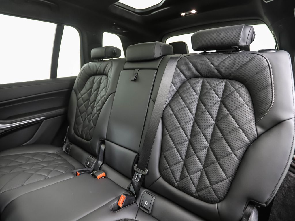 2026 BMW X7 xDrive40i 21