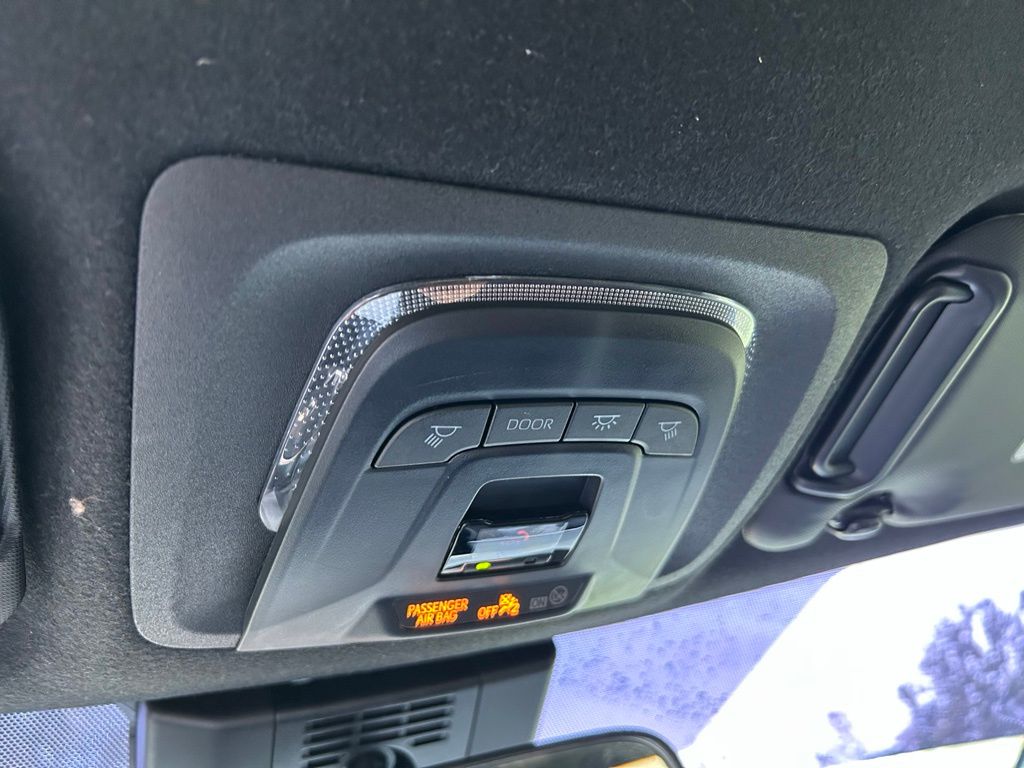 2023 Toyota Corolla SE 28