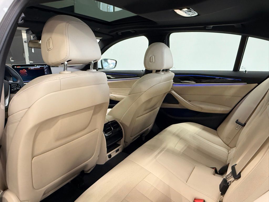 Thumbnail: 2023 BMW 5 Series - 21