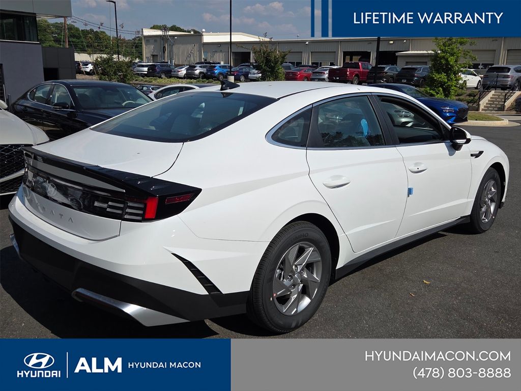 New 2026 White HYUNDAI SE image 6