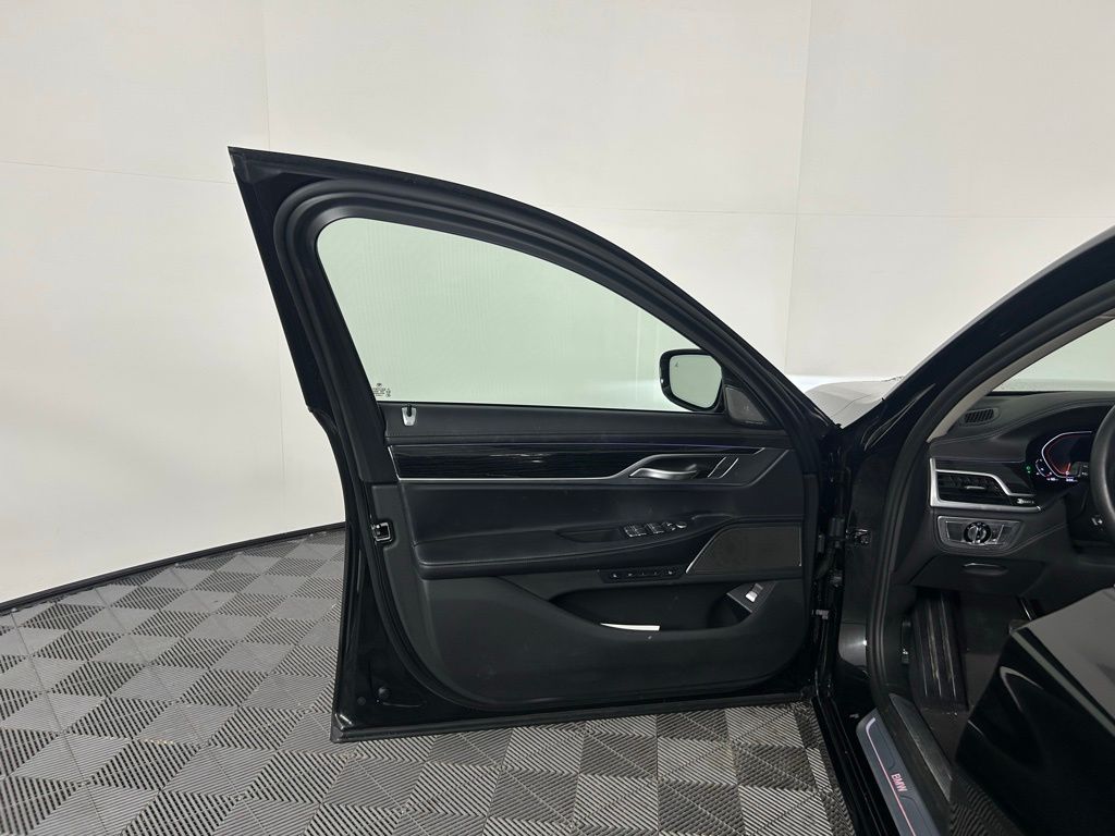 Thumbnail: 2022 BMW 7 Series - 13