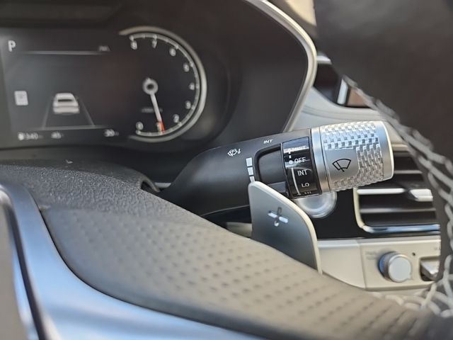 2025 Genesis G70  32