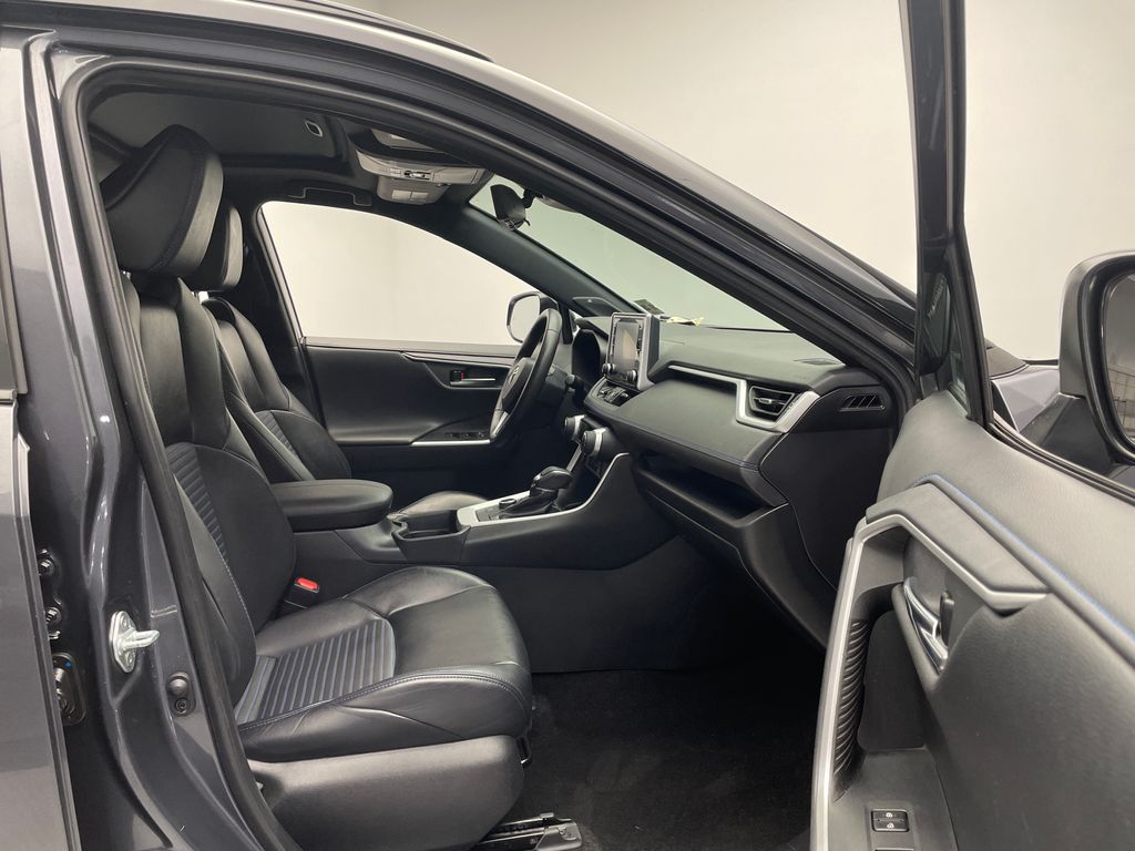 2020 Toyota RAV4 XSE 18