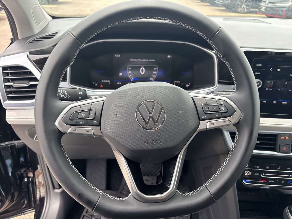 New 2025 Deep Black Volkswagen 1.5T SE image 11