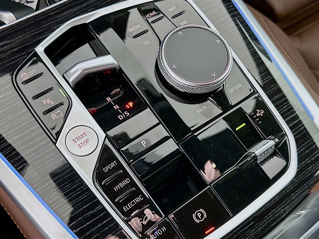 2025 BMW X5 xDrive50e 15