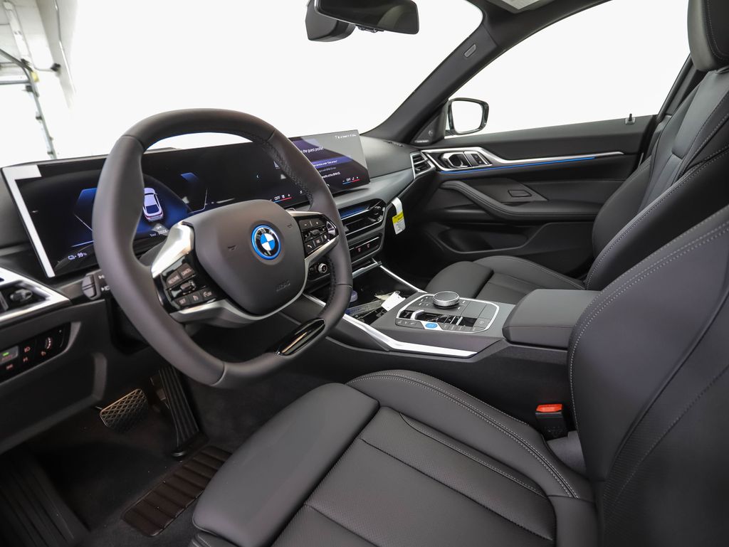 Thumbnail: 2026 BMW i4 - 10