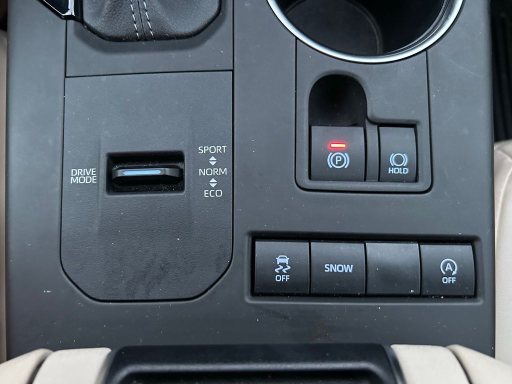 Thumbnail: 2022 Toyota Highlander - 29