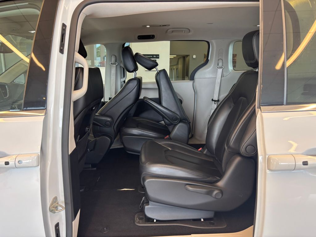 2023 Chrysler Pacifica Hybrid Touring L