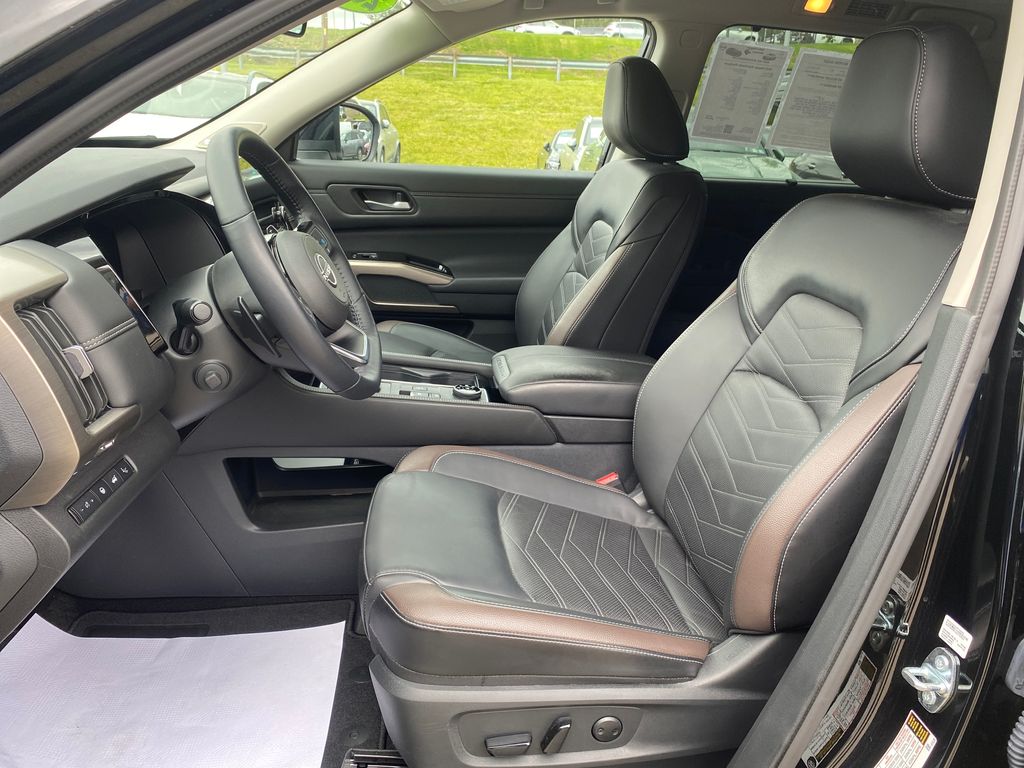 2025 Nissan Pathfinder Platinum Black at John Sisson Motors