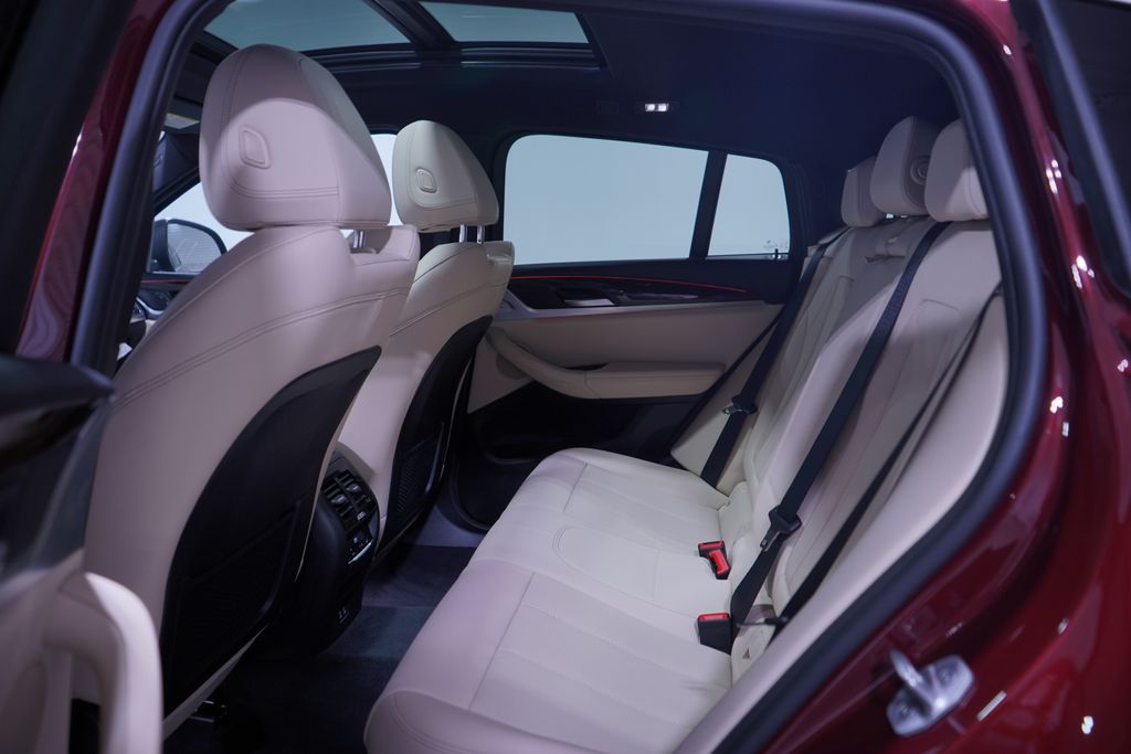 Thumbnail: 2025 BMW X4 - 9