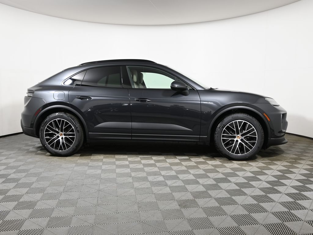 Thumbnail: 2026 Porsche Macan - 8