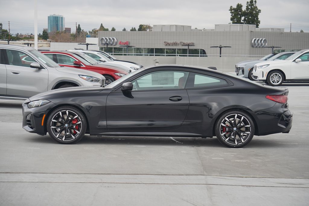 Thumbnail: 2025 BMW 4 Series - 4