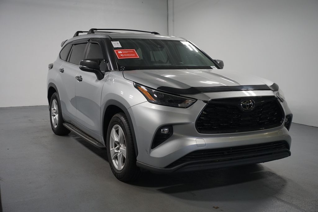 Thumbnail: 2023 Toyota Highlander - 3