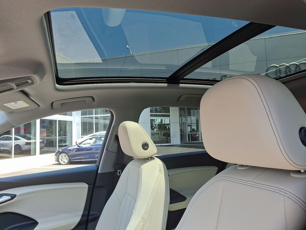 2025 Audi e-tron Premium 11