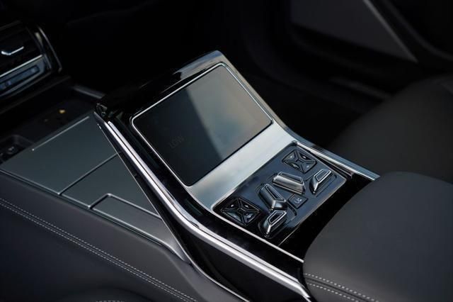 Thumbnail: 2025 Audi S8 - 13