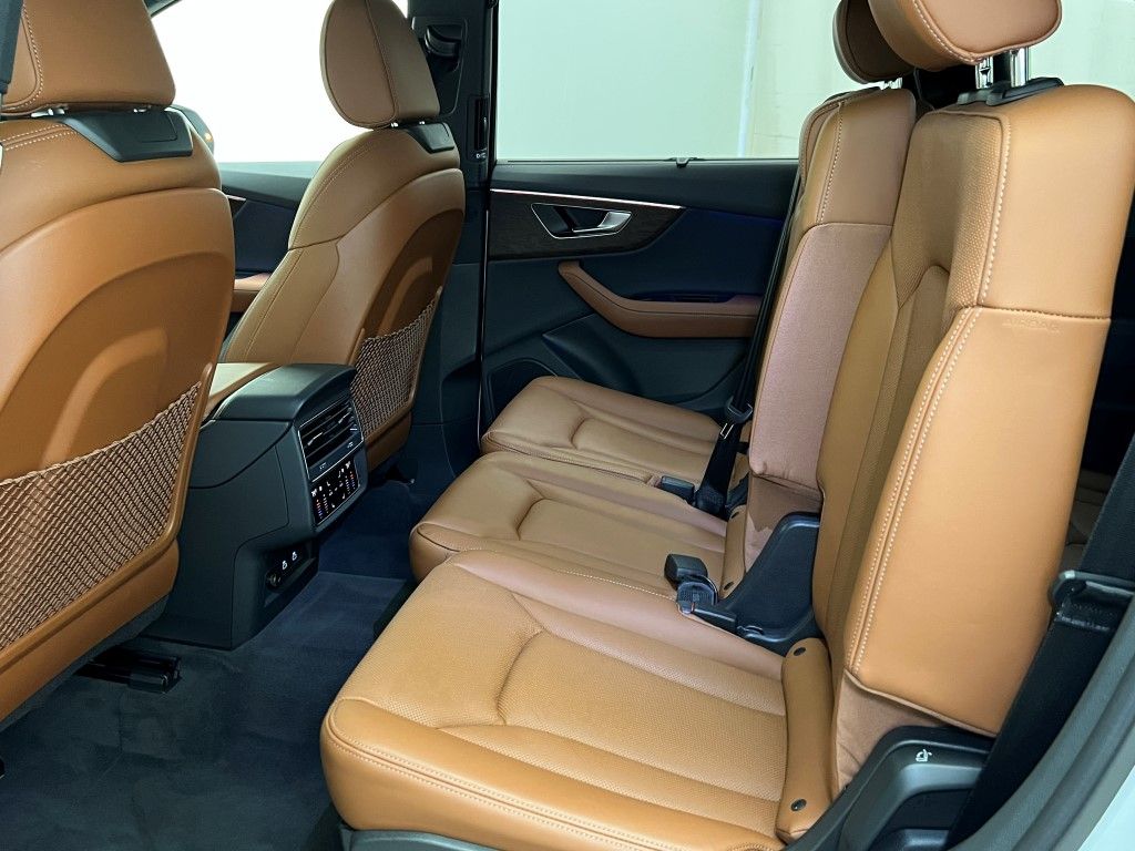 Thumbnail: 2025 Audi Q7 - 24