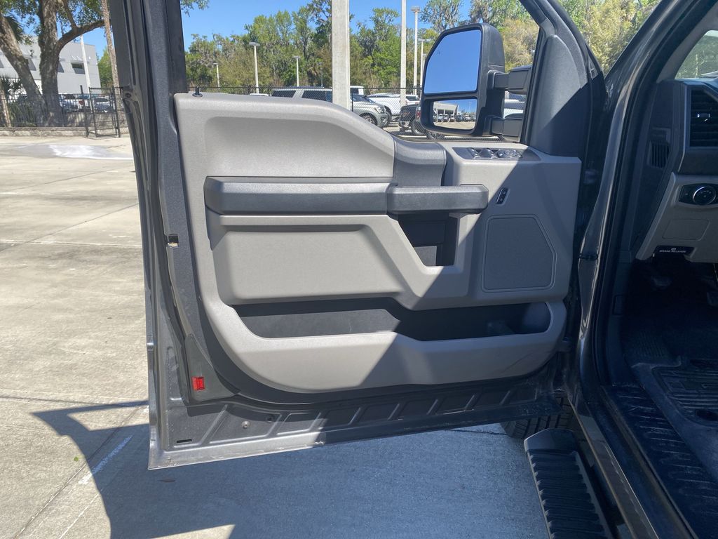 2022 Ford F-350SD XL photo