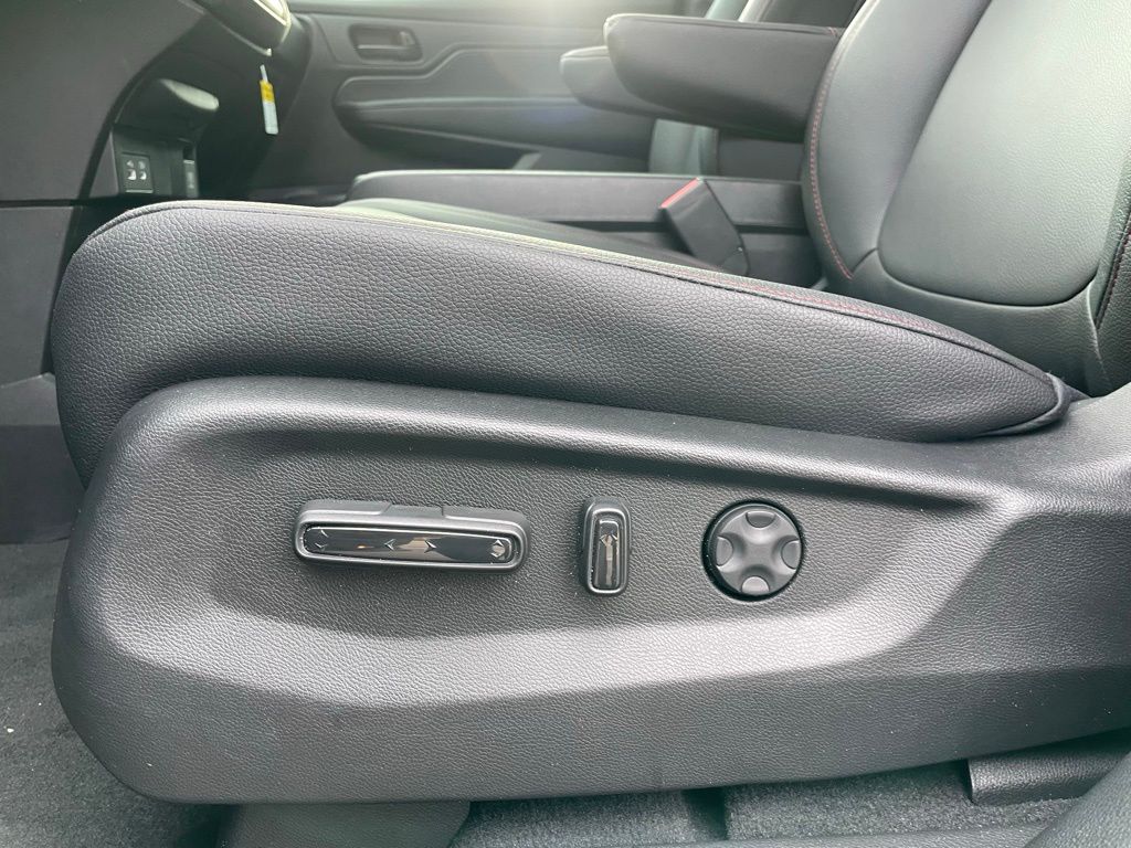 Thumbnail: 2026 Honda Odyssey - 25