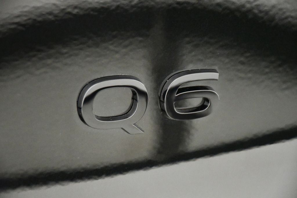 2025 Audi e-tron Premium 9