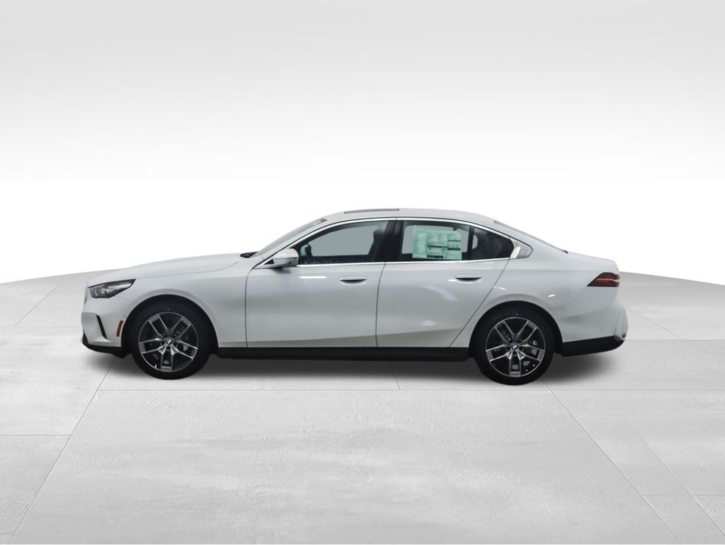 Thumbnail: 2026 BMW 5 Series - 2