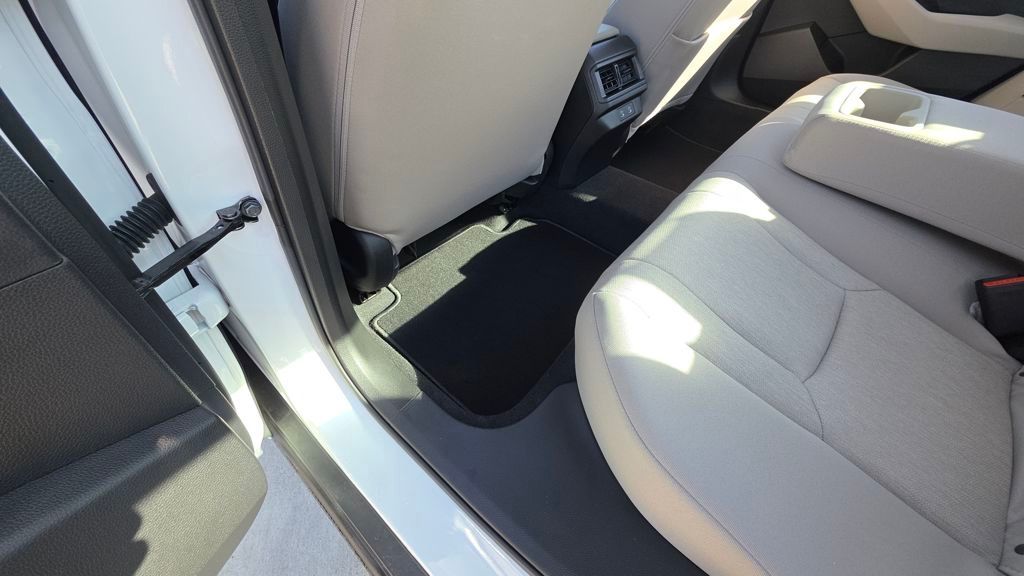 2025 Honda Accord SE - Photo 18