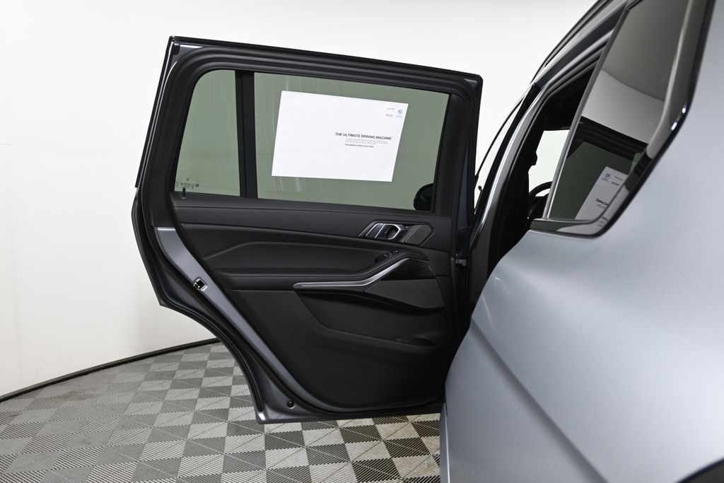 Thumbnail: 2026 BMW X7 - 31