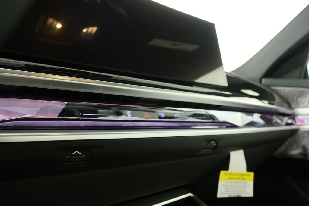 Thumbnail: 2026 BMW 7 Series - 22