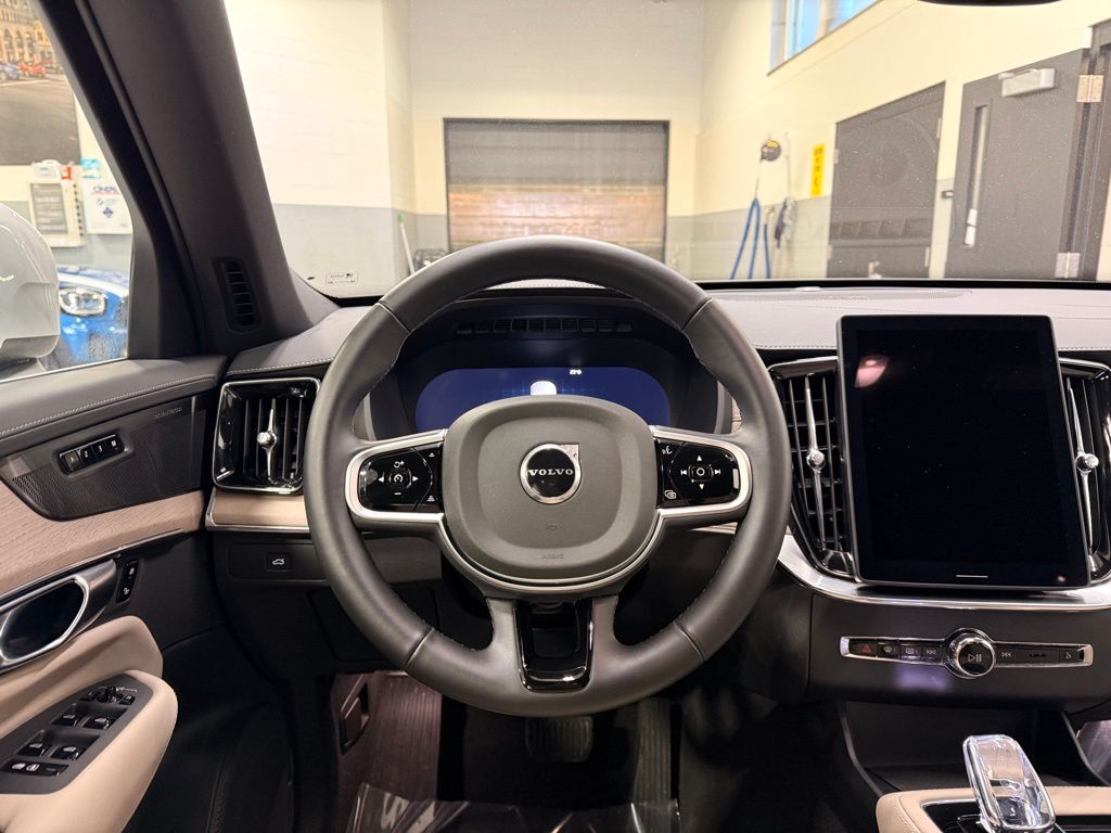 Thumbnail: 2025 Volvo XC90 - 22