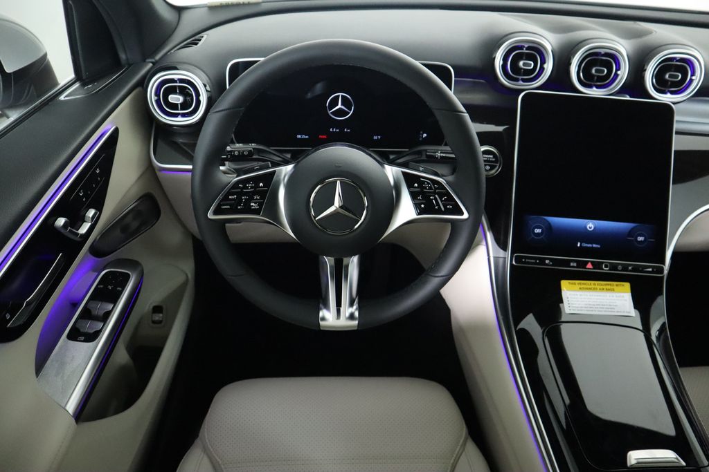 2025 Mercedes-Benz GLC 300 11