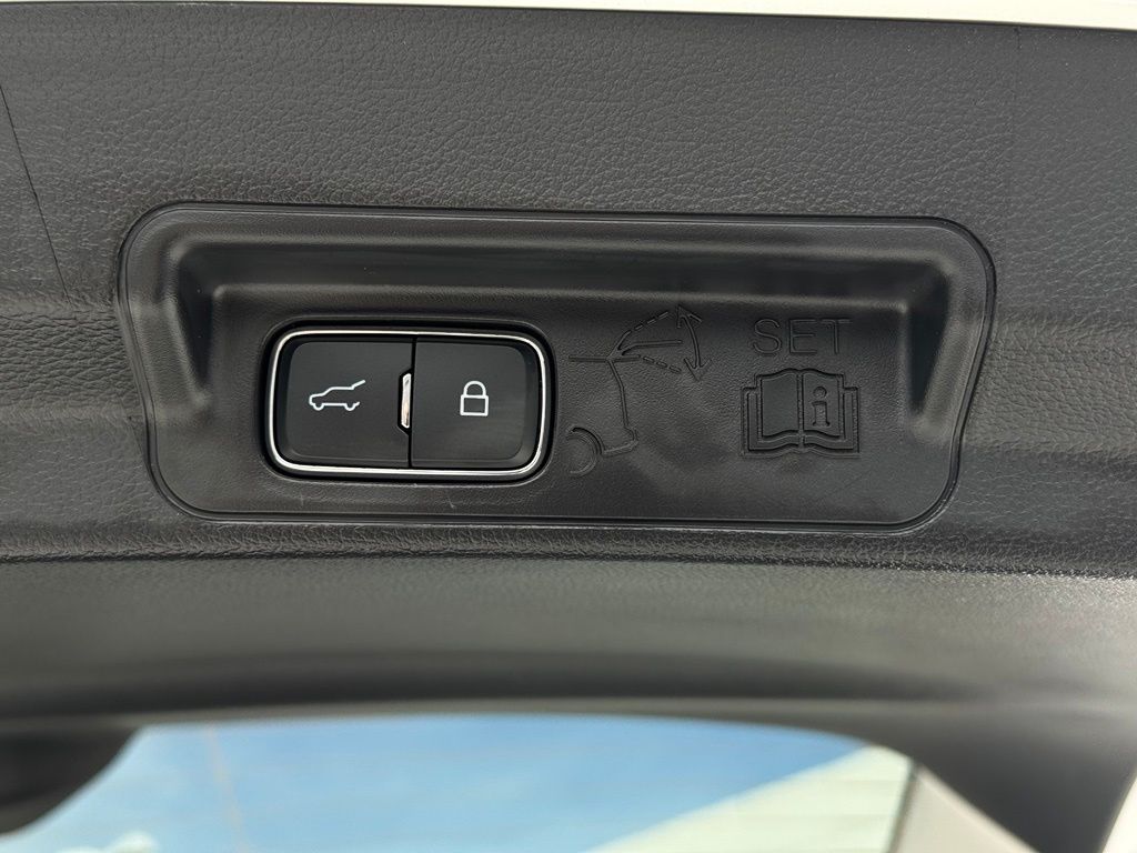 2025 Ford Explorer Active White Metallic - Jim Hudson Acura - Image 17