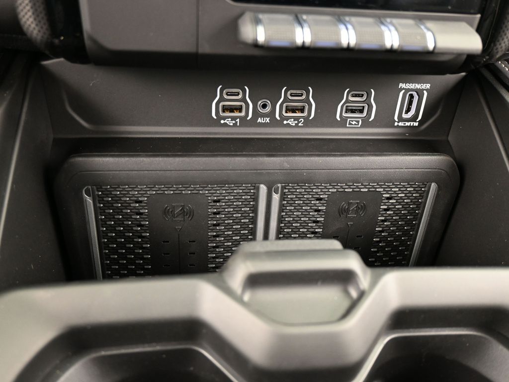 New 2026 Diamond Black Crystal Pearlcoat Ram Limited image 21