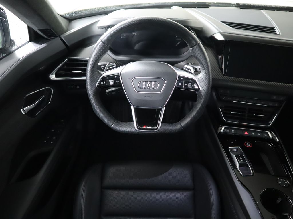 Thumbnail: 2022 Audi RS e-tron GT - 10