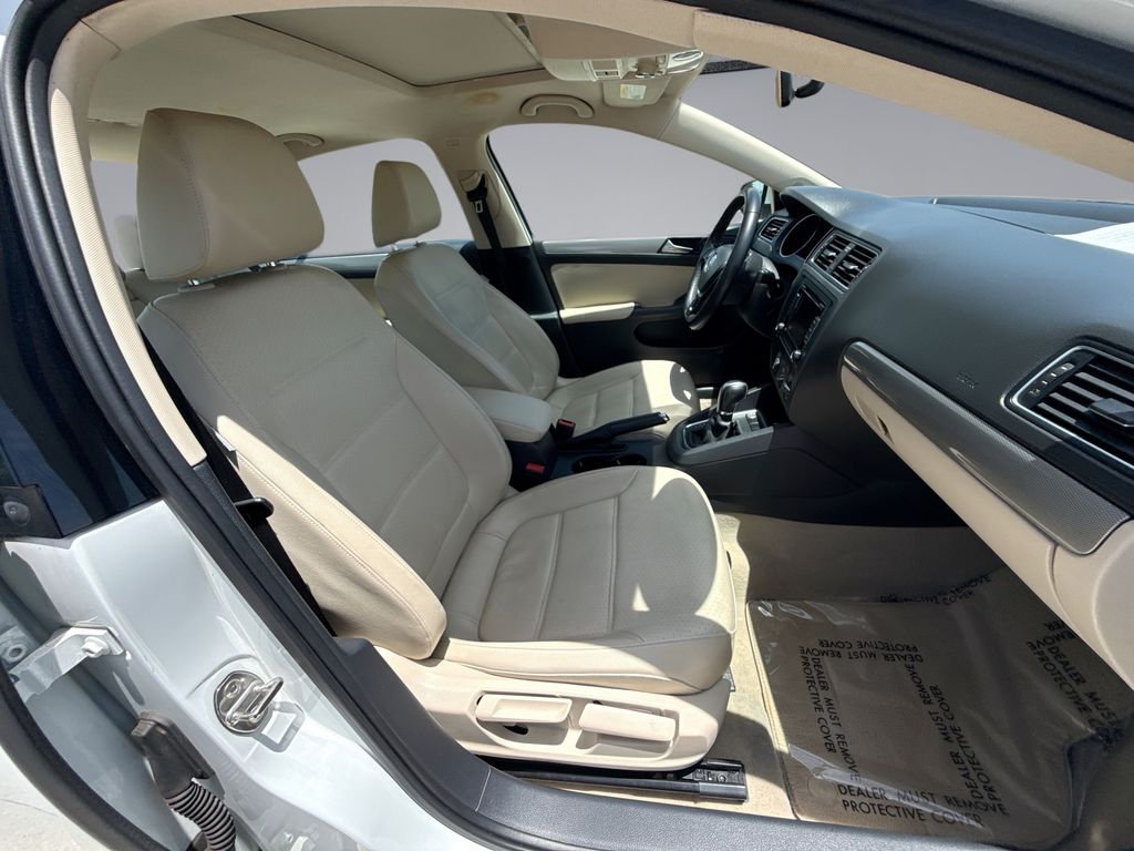 Thumbnail: 2015 Volkswagen Jetta - 16