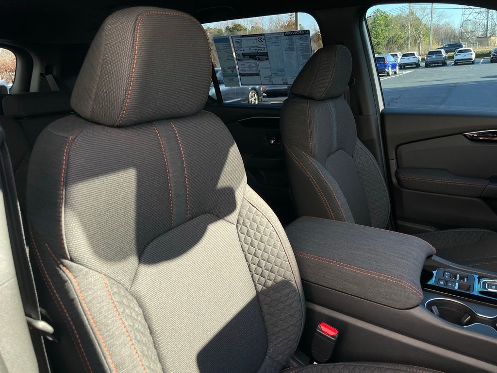 Thumbnail: 2025 Honda Pilot - 30