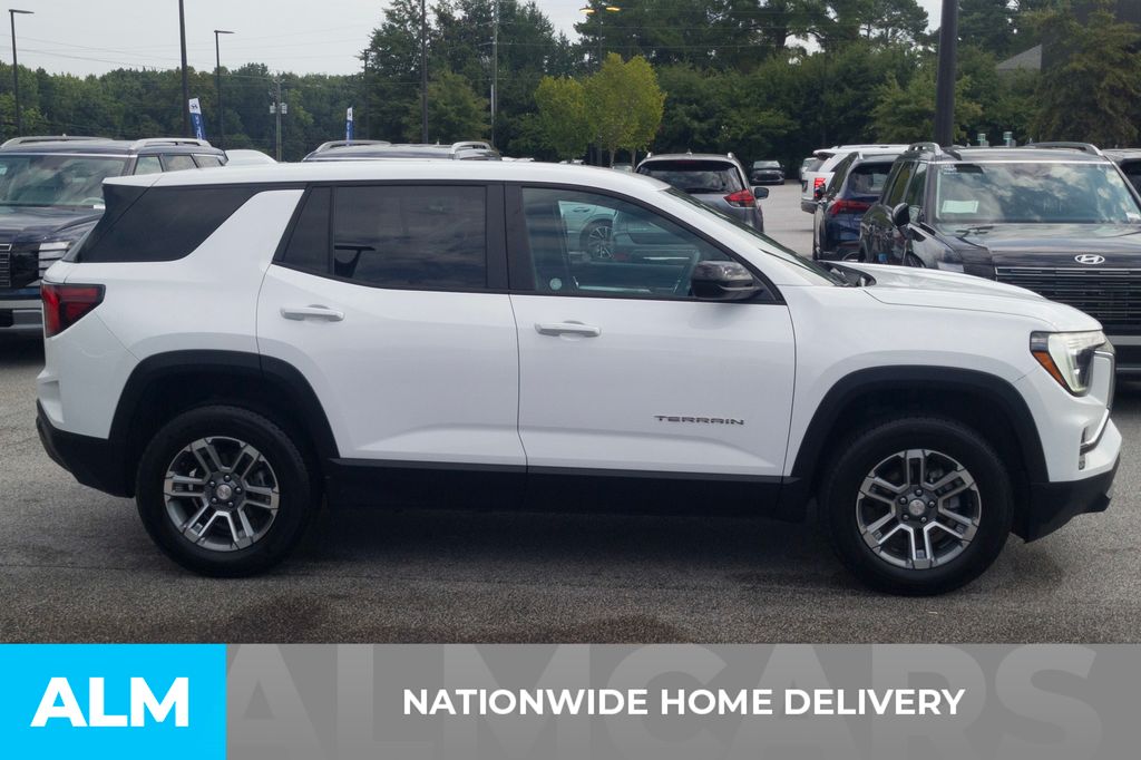Used 2025 White GMC Elevation image 4